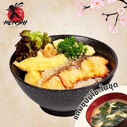 ข้าวหน้าแซลมอนย่างเกลือหรือเทริยากิ(Teriyaki or grilled salmon don)