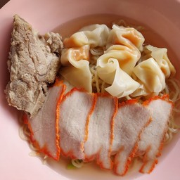 บะหมี่เกี๊ยวหมูแดง