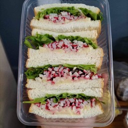 แซนวิชโบราณกล่องปูอัดล้วน