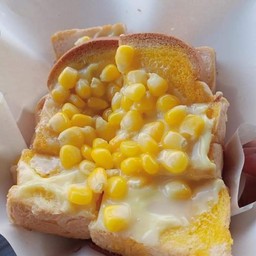 ปังปิ้งข้าวโพดราดนม