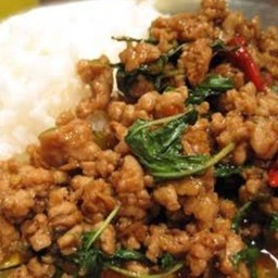 ข้าวราดกระเพราหมูสับไข่ต้ม