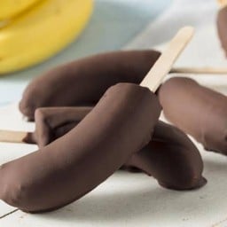 กล้วย เคลือบช็อค1ลูกแบ่งครึ่ง 2 ไม้ ช็อคโกแลตแท้เข้มข้น