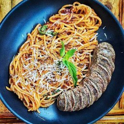 สปาเกตตี้ไส้กรอกหมูโฮมเมดอิตาเลี่ยนซอส