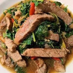 ข้าวกะเพราหมูสเต็ก