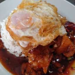 ข้าวหมูแดงหมูกรอบไข่ดาวต้องลอง