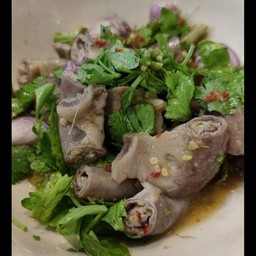 ยำไส้หมู