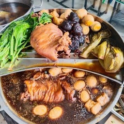 ขาหมูกับข้าว