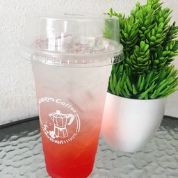 น้ำสตอเบอรี่อิตาเลี่ยนโซดา