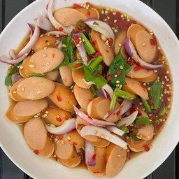 ยำไส้กรอก