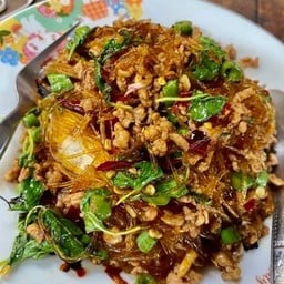 กะเพราวุ้นเส้น หมูสับ