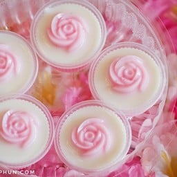 วุ้นนมสดสตอเบอรี่