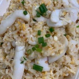 ข้าวผัดปลาหมึก