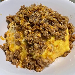 ข้าวหมูสับกระเทียมไข่ข้น