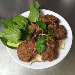 ลาบหมูทอด