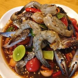 ยำกุ้งสดปูม้า