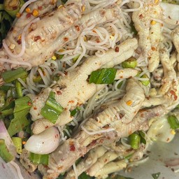 ยำขนมจีนหมูยอตีนไก่