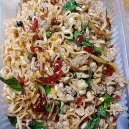 ผัดมาม่าขี้เมาหมูสับ