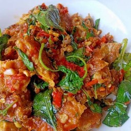 กระเพราแหนม (กับข้าว)