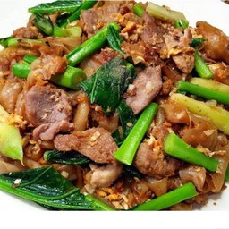 ผัดซีอิ้วเส้นใหญ่หมูสับ