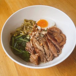 บะหมี่แห้งขาหมู