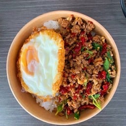 กะเพราเนื้อสับ+(ไข่ดาว)