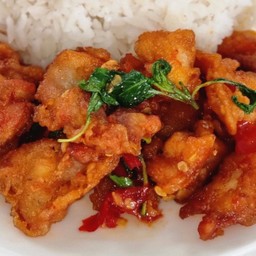 ข้าวกะเพราไก่ทอด