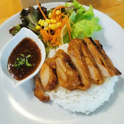 ข้าวไก่เผ็ดน้ำจิ้มแจ่ว