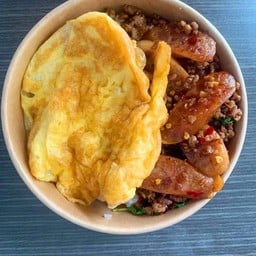 กะเพรากุนเชียงหมูสับ+(ไข่เจียว)