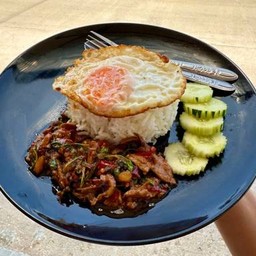 กระเพราเป็ดราดข้าว
