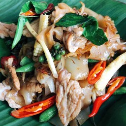 เส้นใหญ่ผัดขี้เมา