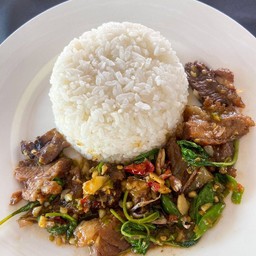 กระเพราเนื้อตุ๋น