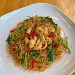 หมี่ผัดกระเฉด ไก่