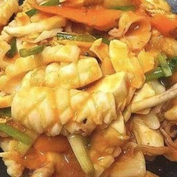 ปลาหมึกผัดไข่เค็ม