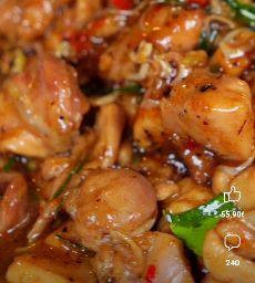 ไก่ผัดตะไคร้ราดข้าว