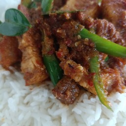 พริกแกง หมูกรอป