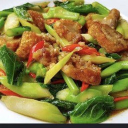 คะน้าหมูกรอบ