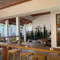 Wealthy Cafe Luang Prabang  น้ำตกตาดกวางสี