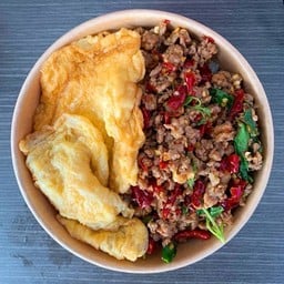 กะเพราเนื้อสับ+(ไข่เจียว)