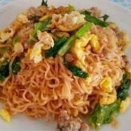 ผัดมาม่าใส่ไข่