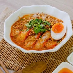 เจ๊เล็กก๋วยเตี๋ยวต้มยำไข่ลาวา ข้าวหมูแดงหมูกรอบ
