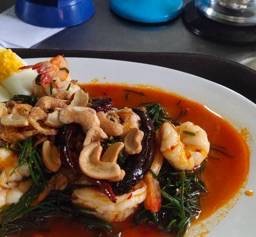 ยำกุ้งสดใบชะคราม