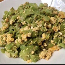 มะระผัดไข่