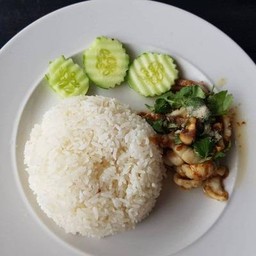 ข้าวหมึกทอดกระเทียม