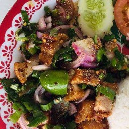 ยำแซ่บหมูกรอบ