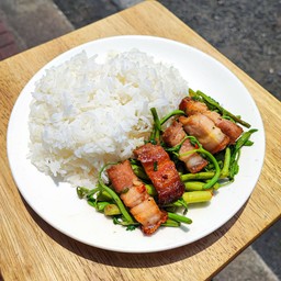 ผัดผักกะเฉดหมูกรอบ (ราดข้าว)