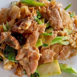 เส้นใหญ่ผัดซีอิ๊วหมู เด็กทานได้ ผู้ใหญ่ทานดี