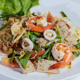 ยำมาม่ารวมมิตร