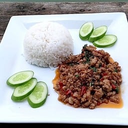 ร้านกระเพราตุ๊กตุ๊ก