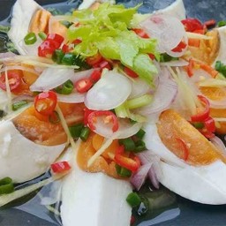 ยำไข่เค็ม