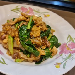 เส้นใหญ่ไก่ผัดซีอิ้ว